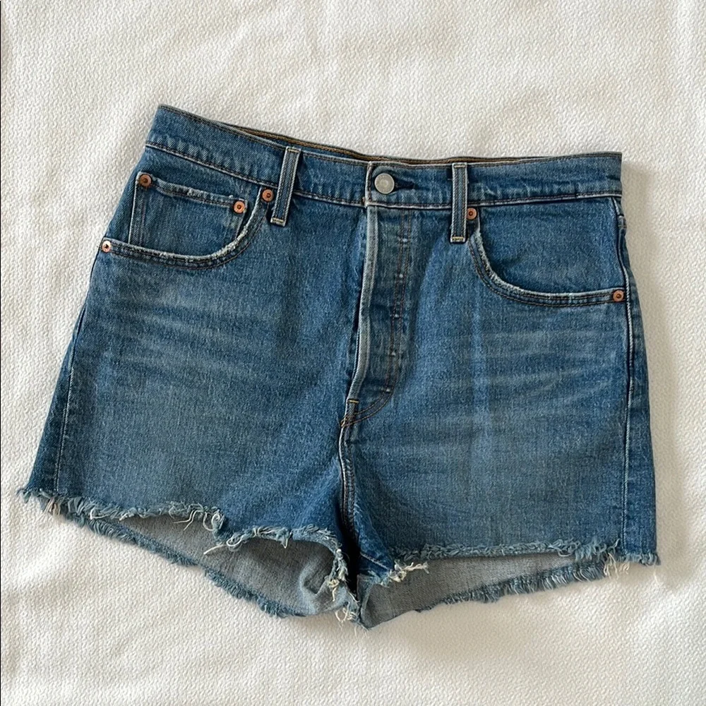 Levi’s Cutoff Ribcage High Rise Jean Shorts Size 31 - Picture 1 of 5